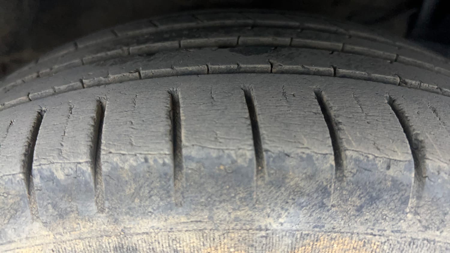 Used 2019 Maruti Suzuki Ciaz Alpha Hybrid 1.5 AT Petrol Automatic tyres RIGHT FRONT TYRE TREAD VIEW