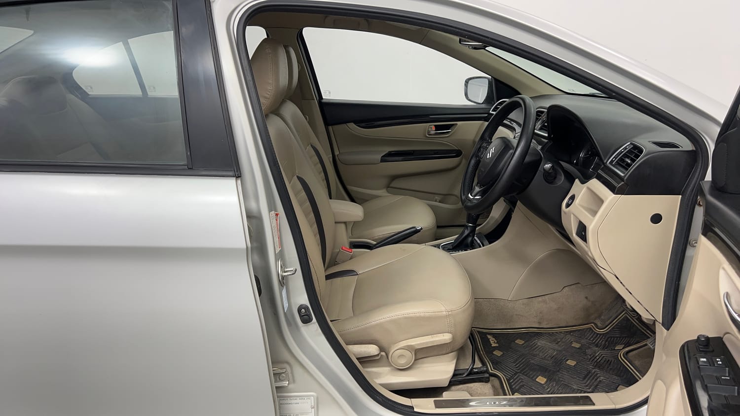 Used 2015 Maruti Suzuki Ciaz ZXi  AT Petrol Automatic interior RIGHT SIDE FRONT DOOR CABIN VIEW