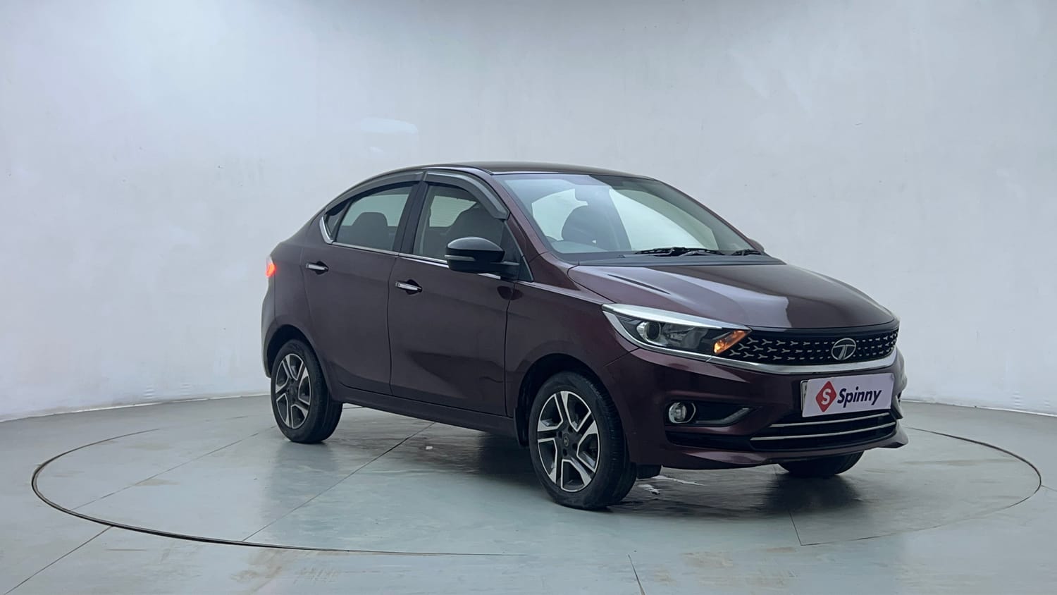 Used 2022 Tata Tigor XZA Plus Petrol Automatic exterior RIGHT FRONT CORNER VIEW
