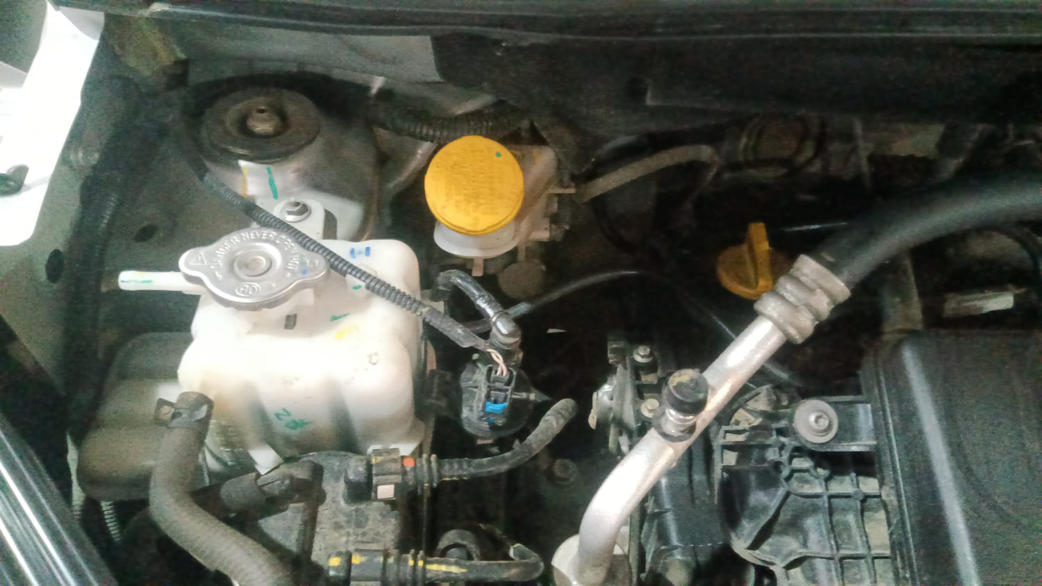 Used 2025 Nissan Magnite Tekna B4D 1.0 Petrol MT Petrol Manual engine ENGINE LEFT SIDE HINGE & APRON VIEW