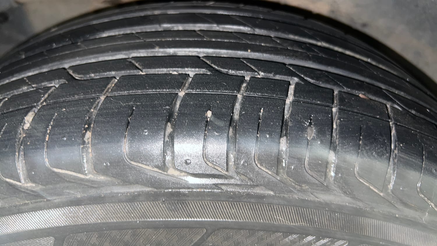 Used 2022 Tata Nexon XZA Plus (Premium) Petrol Automatic tyres RIGHT REAR TYRE TREAD VIEW