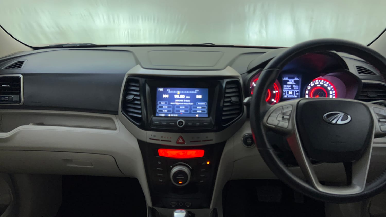 Used 2021 Mahindra XUV 300 W8 (O) 1.5 Diesel AMT Dual Tone Diesel Automatic interior MUSIC SYSTEM & AC CONTROL VIEW