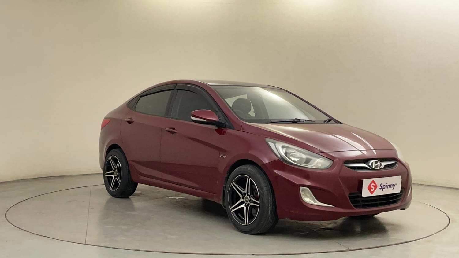 Used 2014 Hyundai Verna Fluidic 1.6 VTVT SX Petrol Manual exterior RIGHT FRONT CORNER VIEW