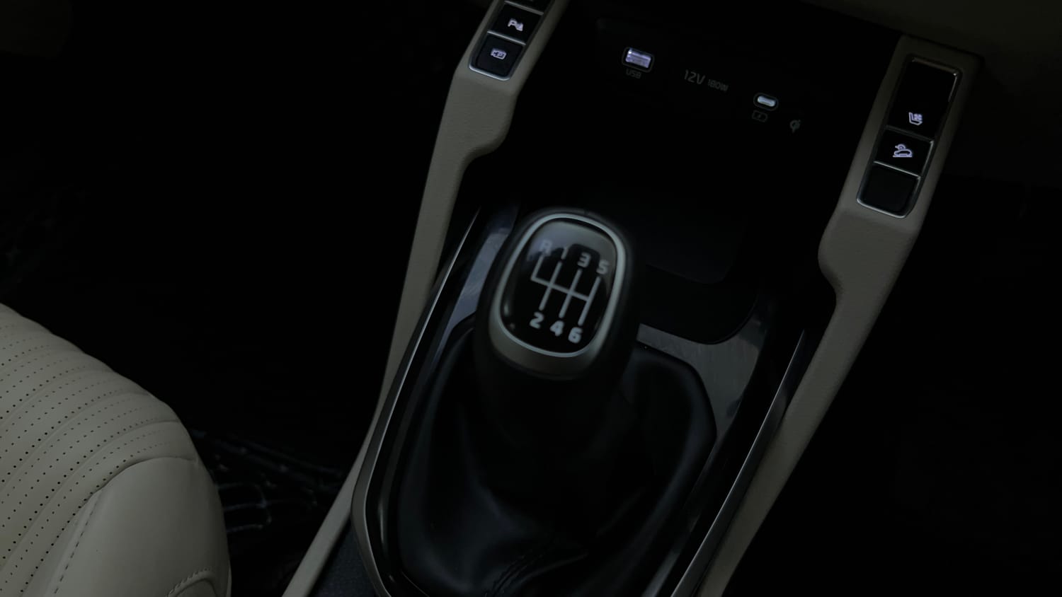 Used 2025 Kia Carens Clavis HTX Plus 1.5 Turbo Petrol 7STR MT Petrol Manual interior GEAR  KNOB VIEW