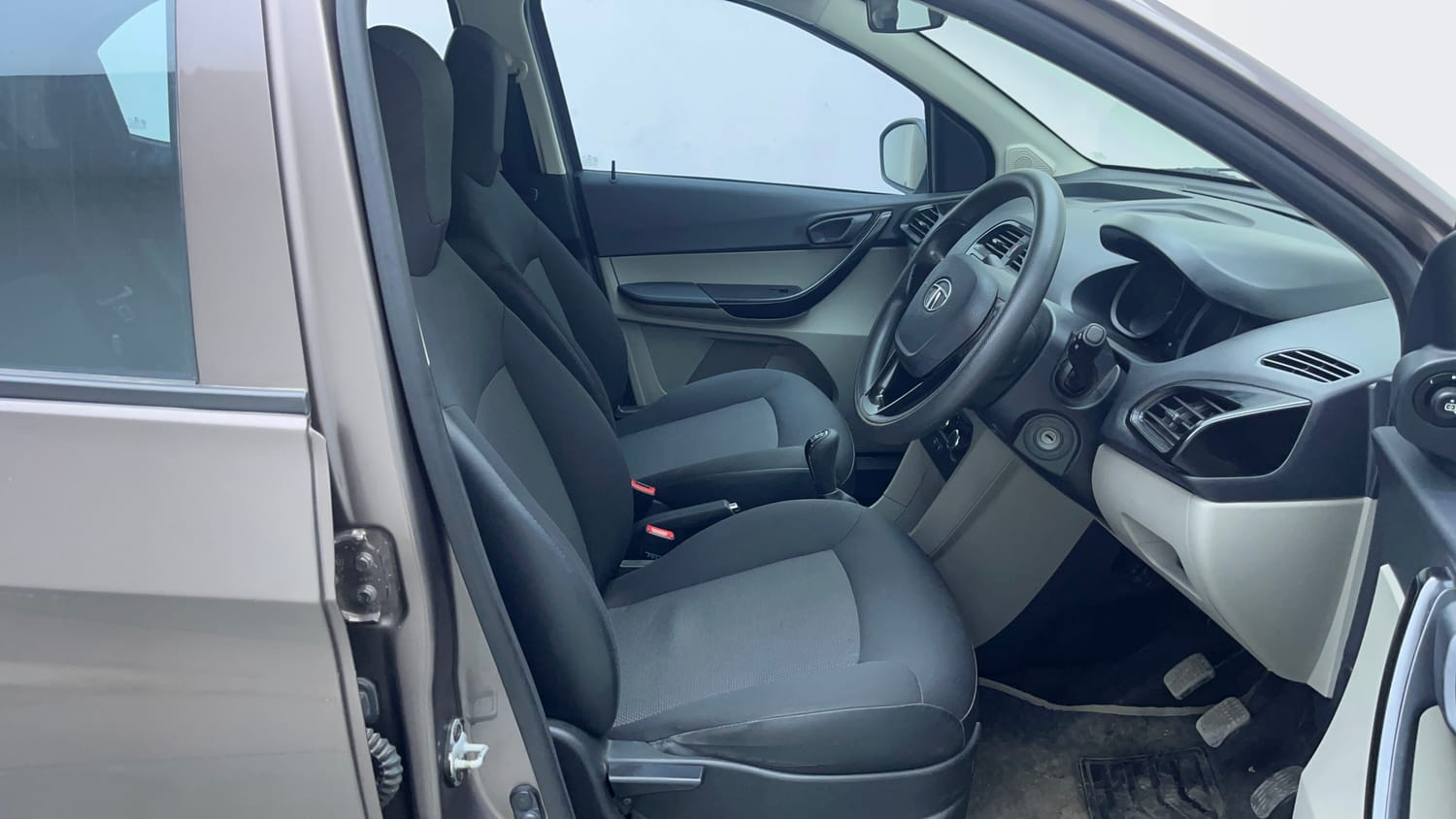Used 2018 Tata Tiago Revotron XT Petrol Manual interior RIGHT SIDE FRONT DOOR CABIN VIEW