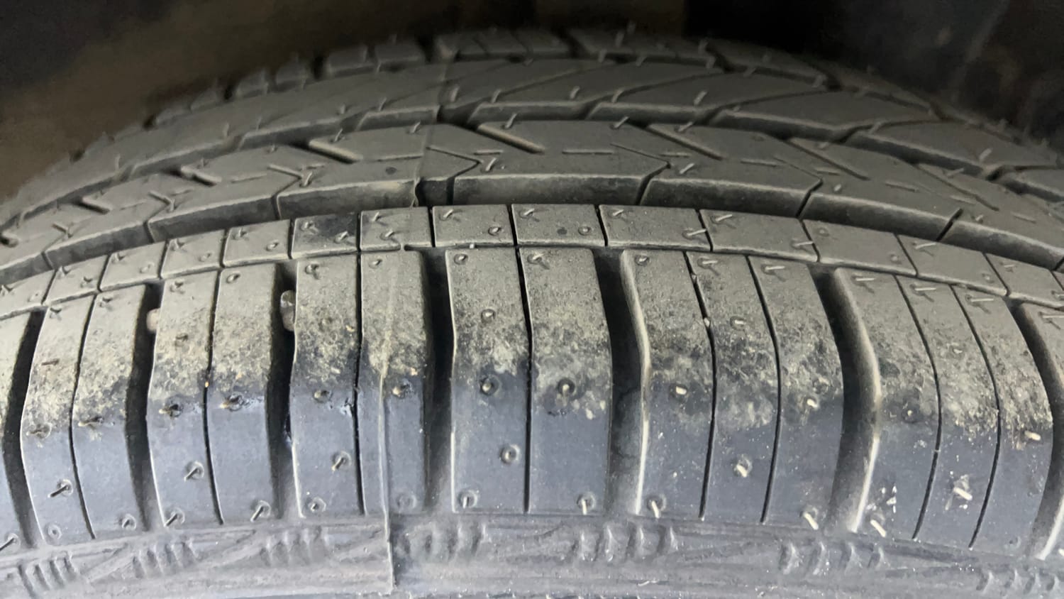 Used 2014 Hyundai Grand i10 Sportz AT 1.2 Kappa VTVT Petrol Automatic tyres LEFT REAR TYRE TREAD VIEW