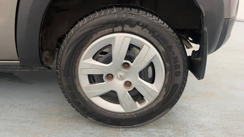 Used 2018 Renault Kwid 1.0 RXT AMT Opt Petrol Automatic tyres LEFT REAR TYRE RIM VIEW