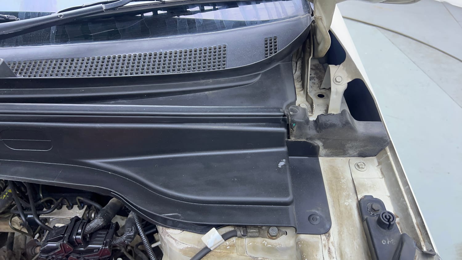 Used 2019 Hyundai Creta EX 1.6 Petrol Petrol Manual engine ENGINE LEFT SIDE HINGE & APRON VIEW
