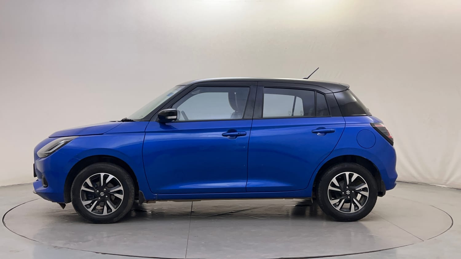 Used 2025 Maruti Suzuki Swift ZXi Plus Dual Tone AMT Petrol Automatic exterior LEFT SIDE VIEW
