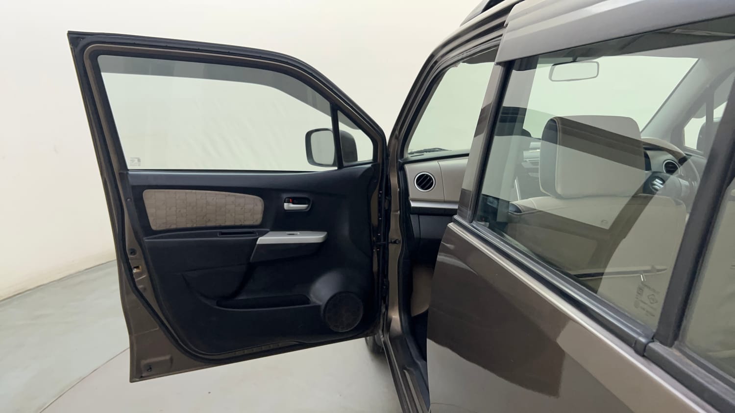 Used 2013 Maruti Suzuki Wagon R VXI Petrol Manual interior LEFT FRONT DOOR OPEN VIEW