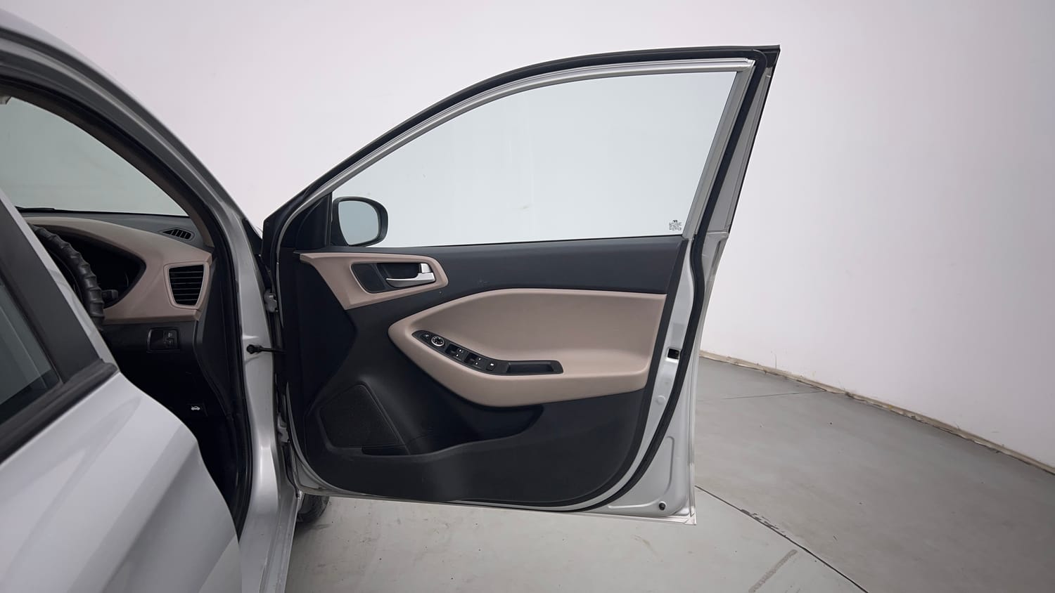 Used 2016 Hyundai Elite i20 Sportz 1.2 Petrol Manual interior RIGHT FRONT DOOR OPEN VIEW