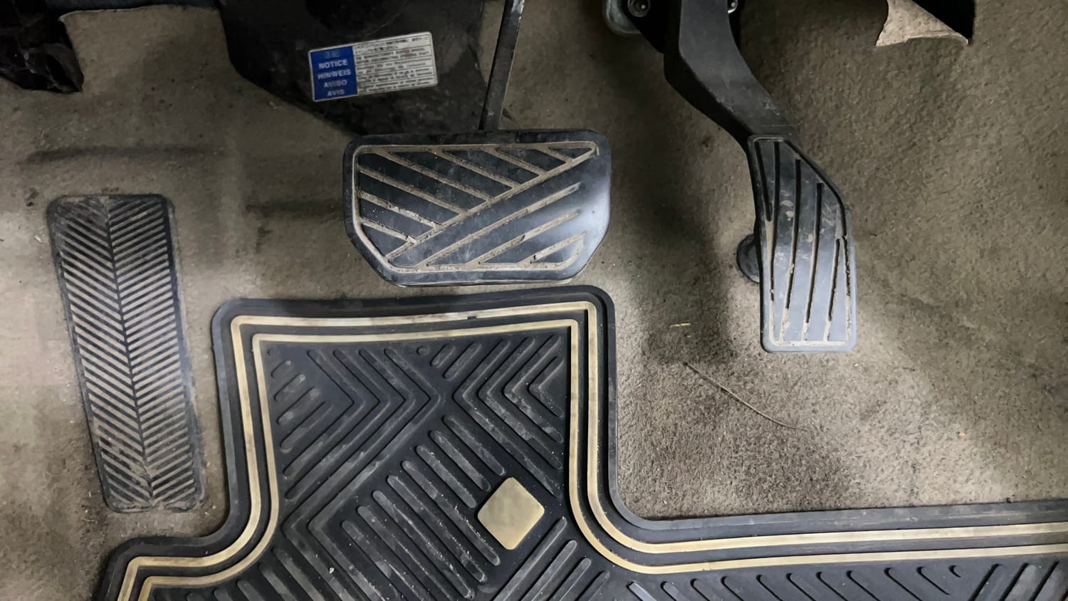 Used 2015 Maruti Suzuki Ciaz ZXi  AT Petrol Automatic interior PEDALS VIEW