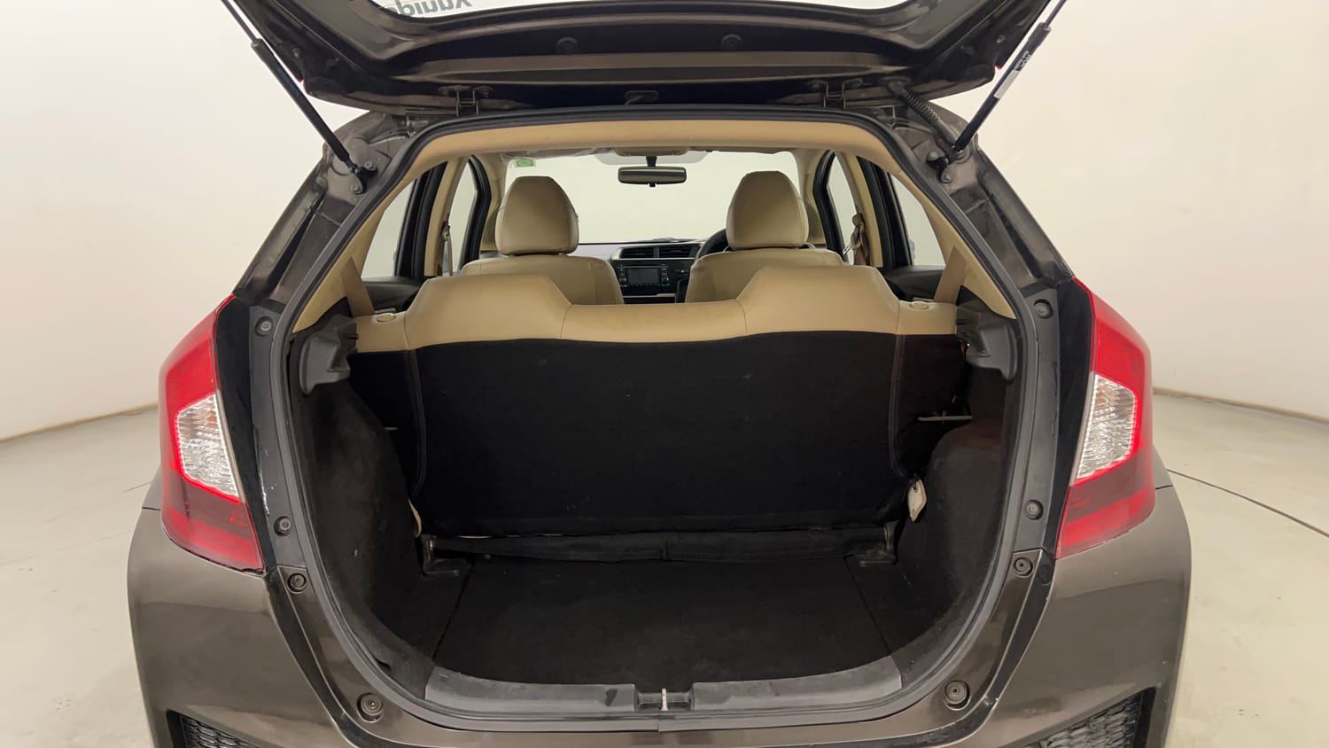 Used 2017 Honda Jazz V AT Petrol Petrol Automatic interior DICKY INSIDE VIEW