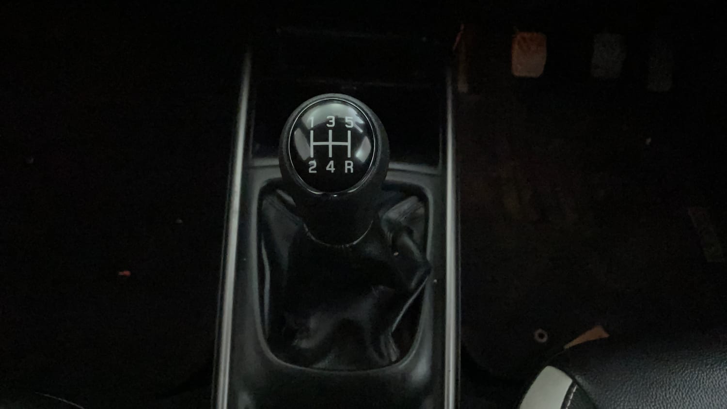 Used 2019 Maruti Suzuki Baleno Zeta Petrol Manual interior GEAR  KNOB VIEW