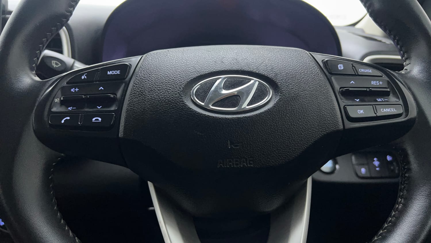 Used 2020 Hyundai Venue SX Plus 1.0 Turbo DCT Petrol Automatic top_features Airbags