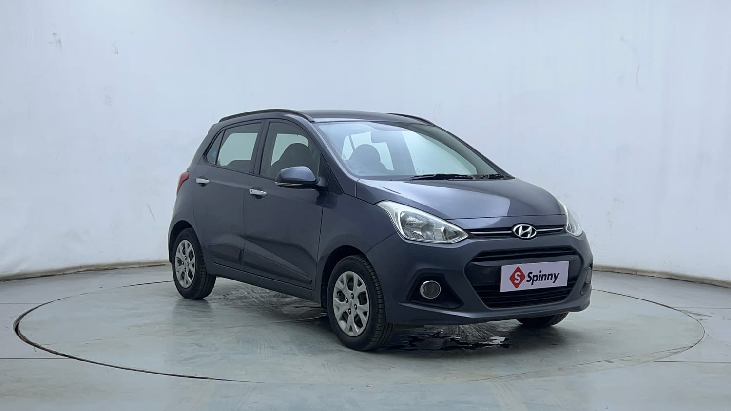Used 2014 Hyundai Grand i10 Sportz AT 1.2 Kappa VTVT Petrol Automatic exterior RIGHT FRONT CORNER VIEW