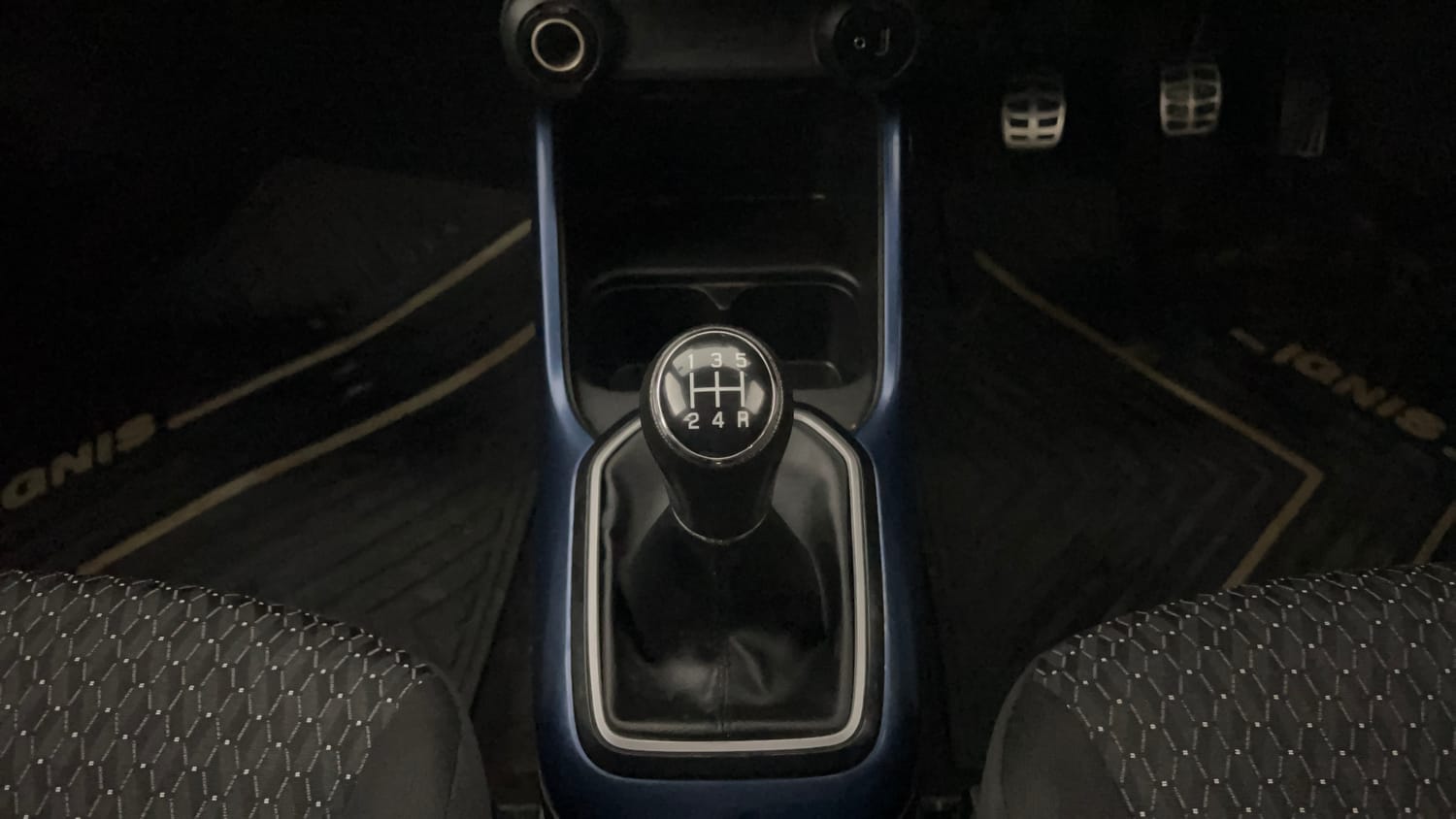 Used 2022 Maruti Suzuki Ignis Delta 1.2 MT Petrol Manual interior GEAR  KNOB VIEW
