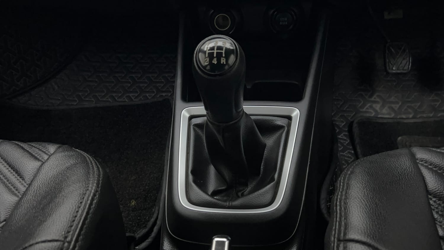 Used 2023 Maruti Suzuki Swift VXi Petrol Manual interior GEAR  KNOB VIEW