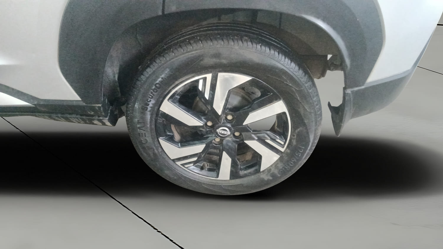 Used 2025 Nissan Magnite Tekna B4D 1.0 Petrol MT Petrol Manual tyres LEFT REAR TYRE RIM VIEW