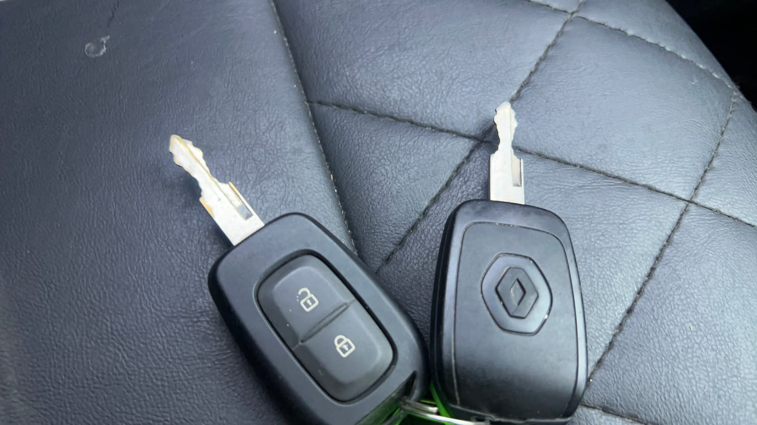 Used 2017 Renault Kwid RXT Petrol Manual extra CAR KEY VIEW