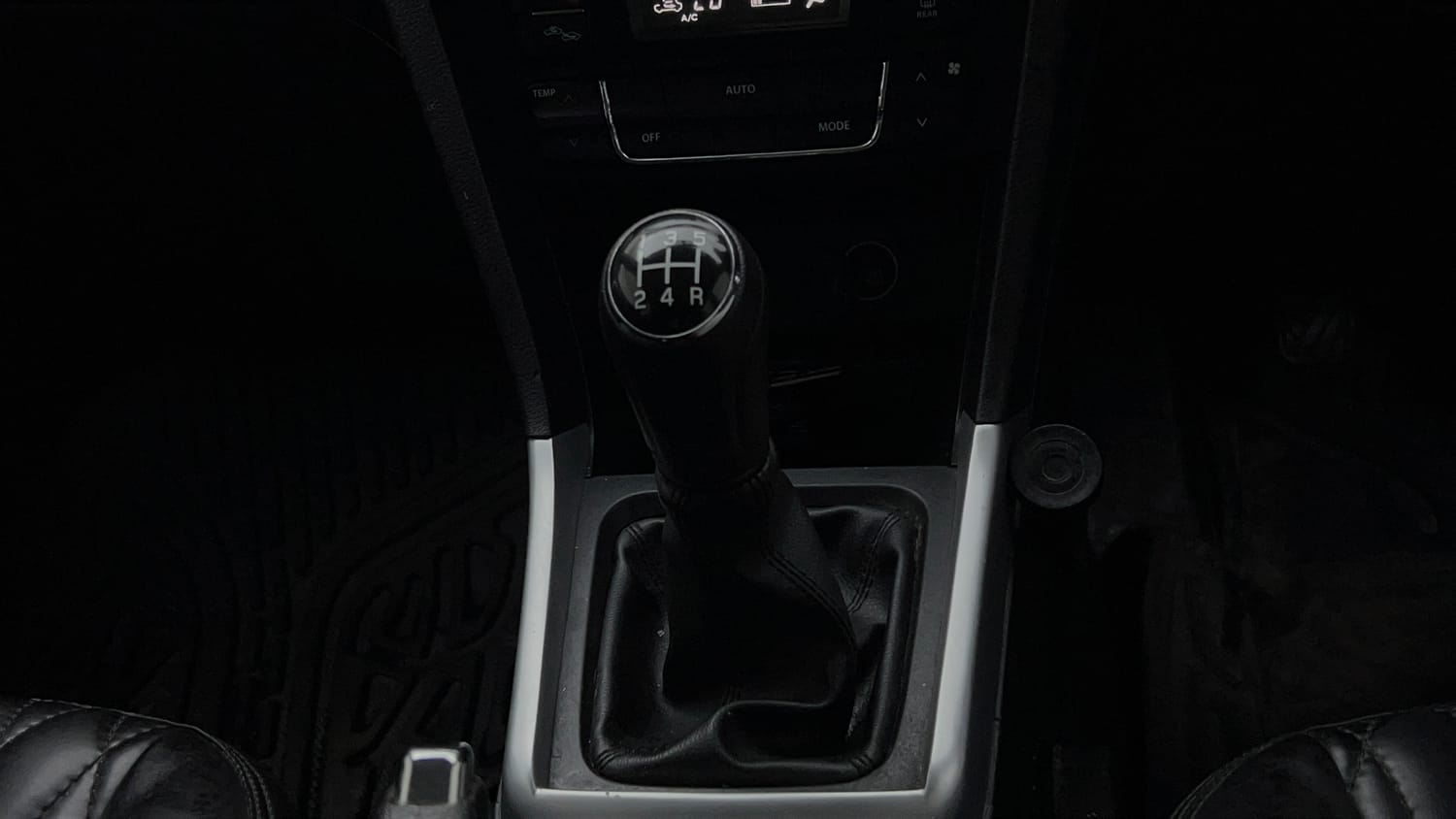 Used 2022 maruti-suzuki Vitara Brezza VXi Petrol Manual interior GEAR  KNOB VIEW