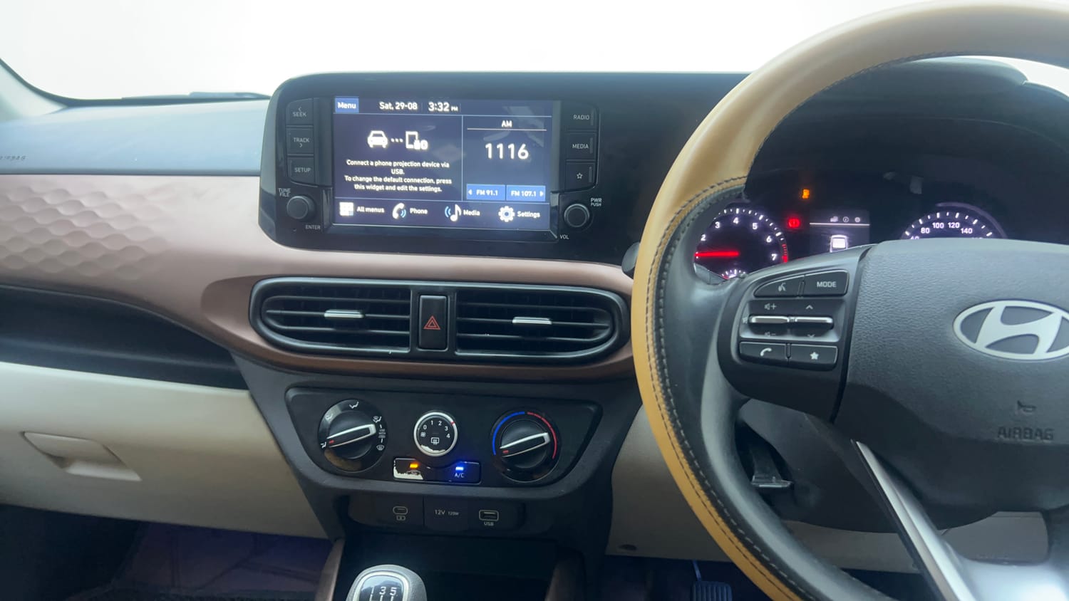 Used 2024 Hyundai Aura SX 1.2 CNG Cng Manual interior MUSIC SYSTEM & AC CONTROL VIEW