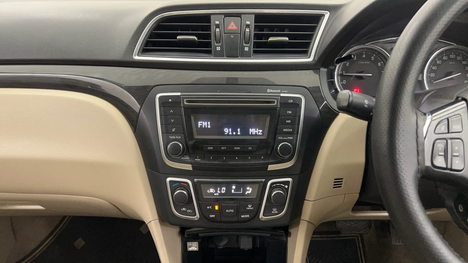 Used 2015 Maruti Suzuki Ciaz ZXi  AT Petrol Automatic interior MUSIC SYSTEM & AC CONTROL VIEW
