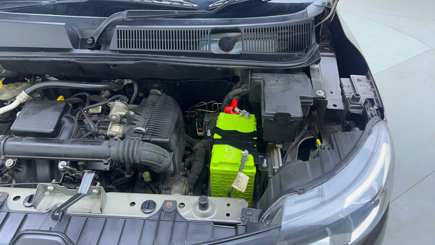 Used 2024 Renault Triber RXZ EASY-R AMT Petrol Automatic engine ENGINE LEFT SIDE VIEW
