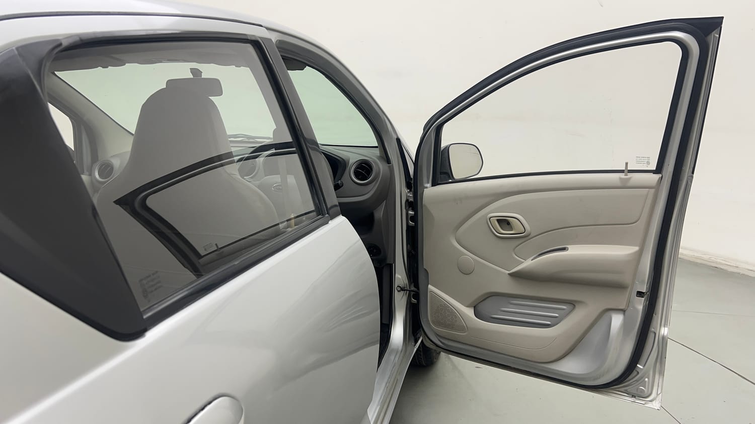 Used 2017 Datsun Redi-GO S Petrol Manual interior RIGHT FRONT DOOR OPEN VIEW