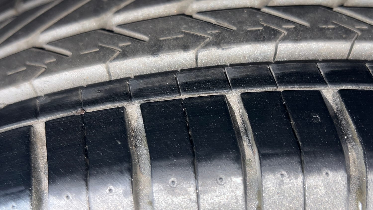 Used 2016 Hyundai Elite i20 Sportz 1.2 Petrol Manual tyres RIGHT FRONT TYRE TREAD VIEW