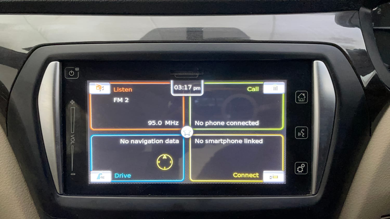 Used 2017 Maruti Suzuki Ciaz Alpha 1.4 AT Petrol Automatic top_features Integrated (in-dash) music system