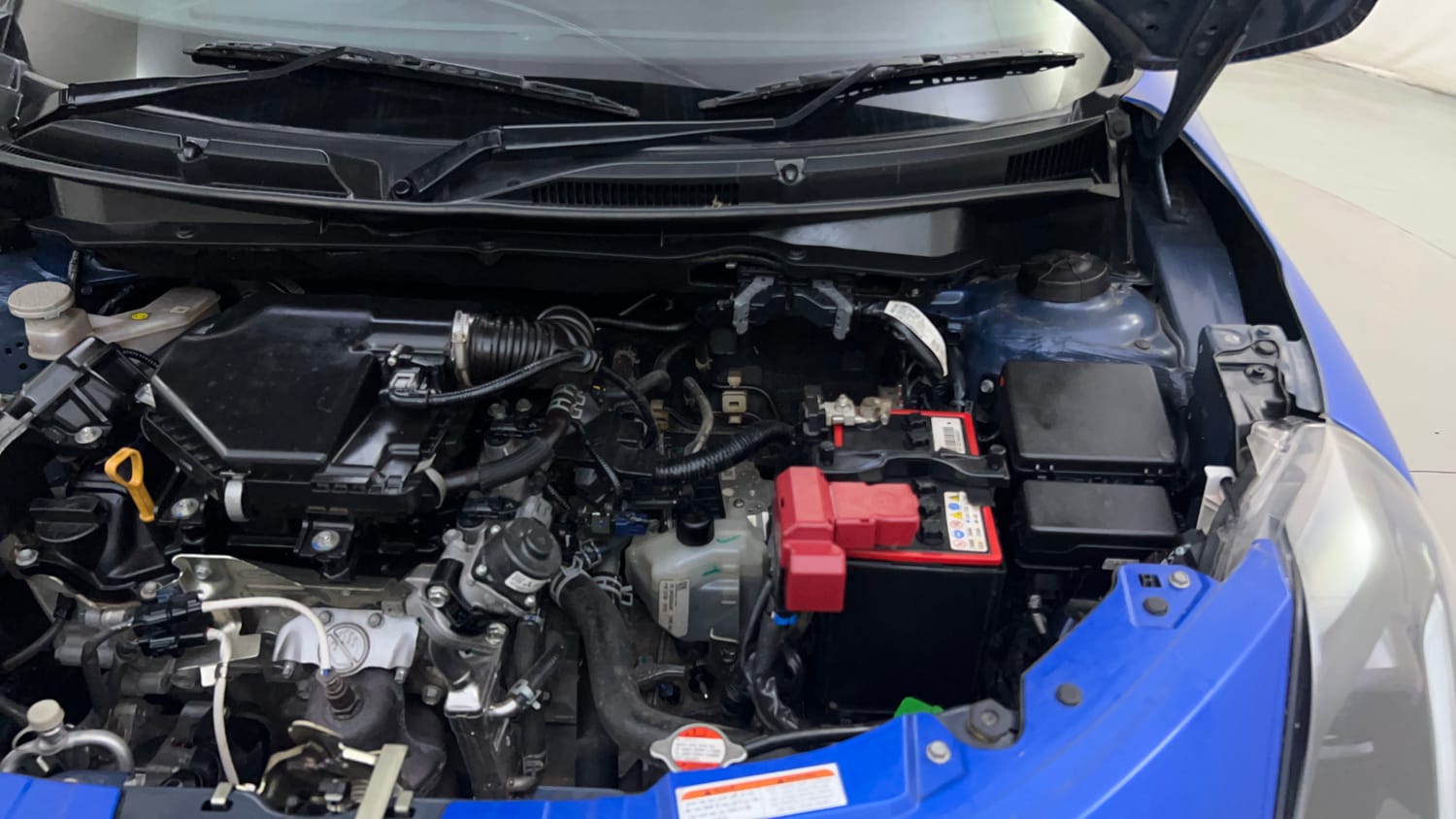 Used 2025 Maruti Suzuki Swift ZXi Plus Dual Tone AMT Petrol Automatic engine ENGINE LEFT SIDE HINGE & APRON VIEW