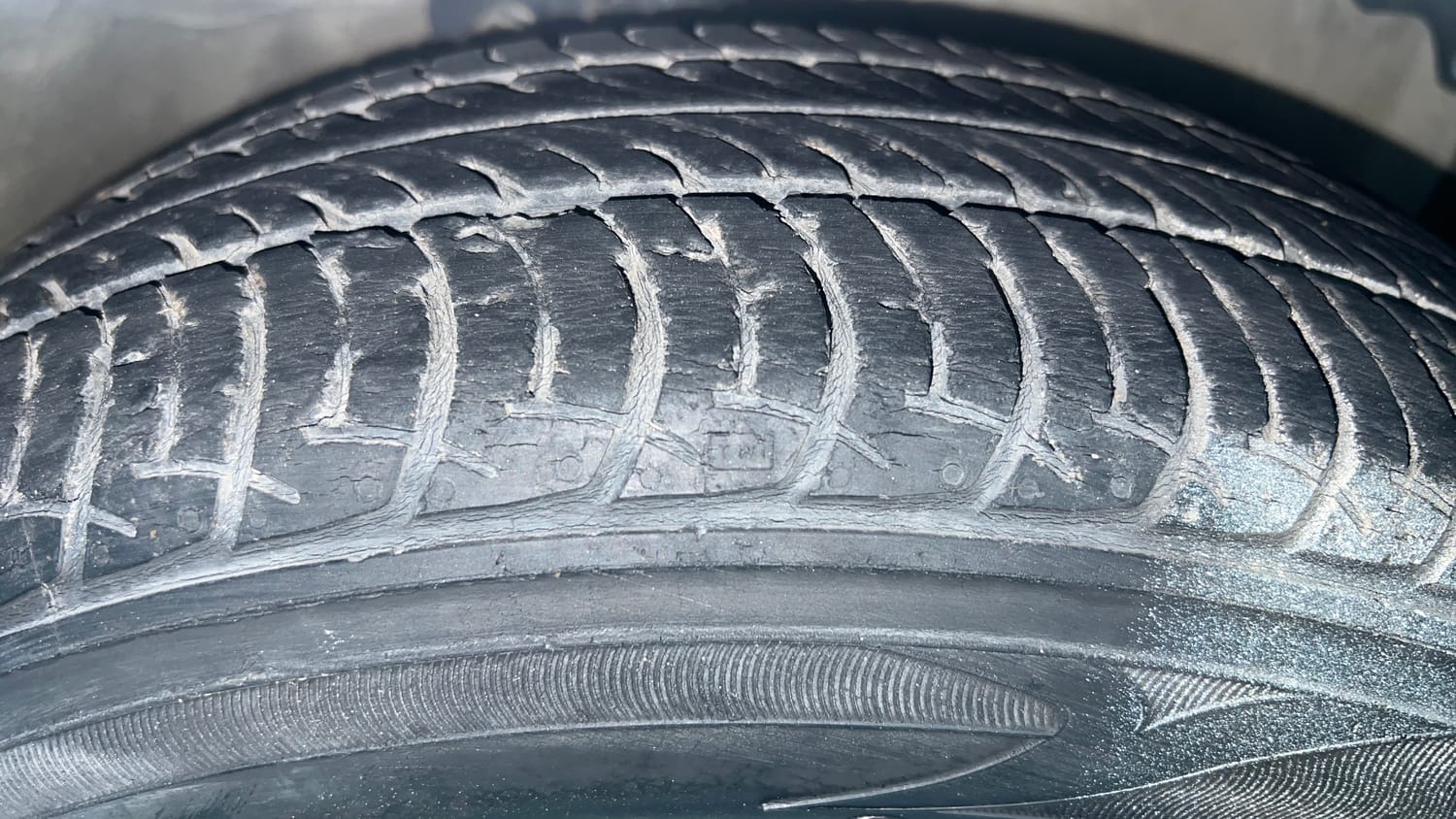 Used 2015 Maruti Suzuki Celerio VXi AMT Petrol Automatic tyres RIGHT FRONT TYRE TREAD VIEW