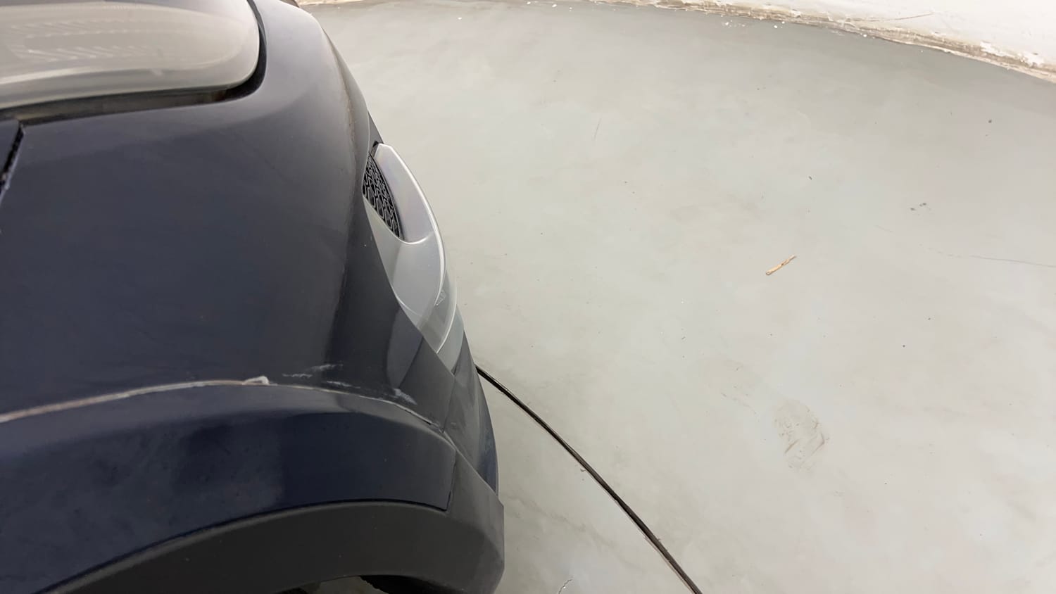 Used 2018 Tata Hexa XT 4x2 7 STR Diesel Manual dents MINOR SCRATCH