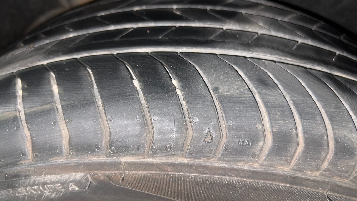 Used 2025 Kia Carens Clavis HTX Plus 1.5 Turbo Petrol 7STR MT Petrol Manual tyres RIGHT REAR TYRE TREAD VIEW