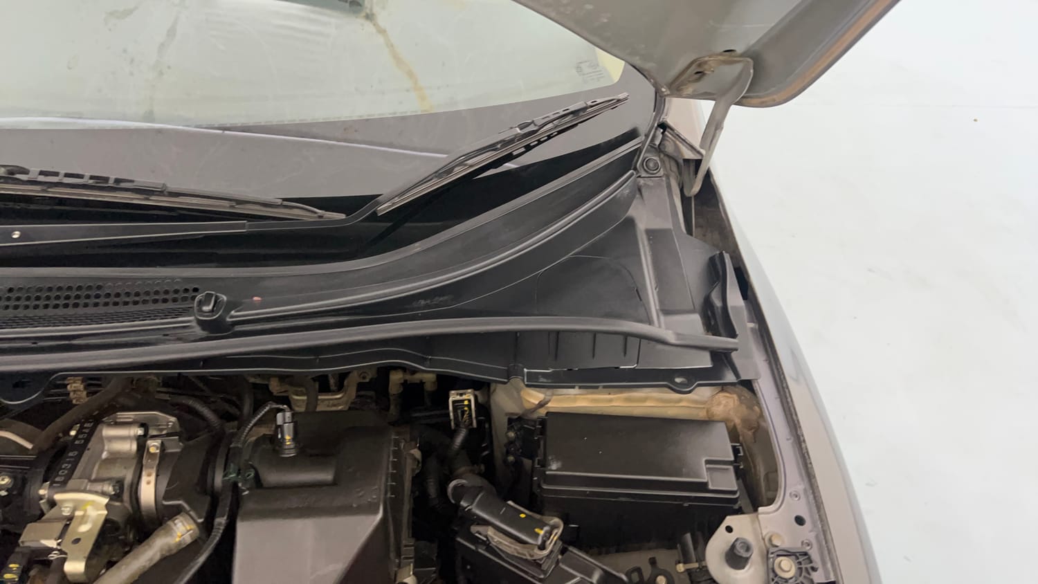 Used 2018 Honda City V Petrol Petrol Manual engine ENGINE LEFT SIDE HINGE & APRON VIEW