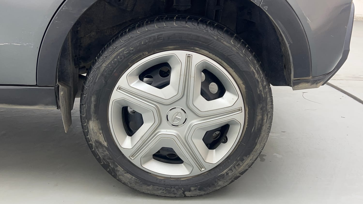 Used 2024 Tata Nexon XMA (S) Petrol Automatic tyres LEFT REAR TYRE RIM VIEW