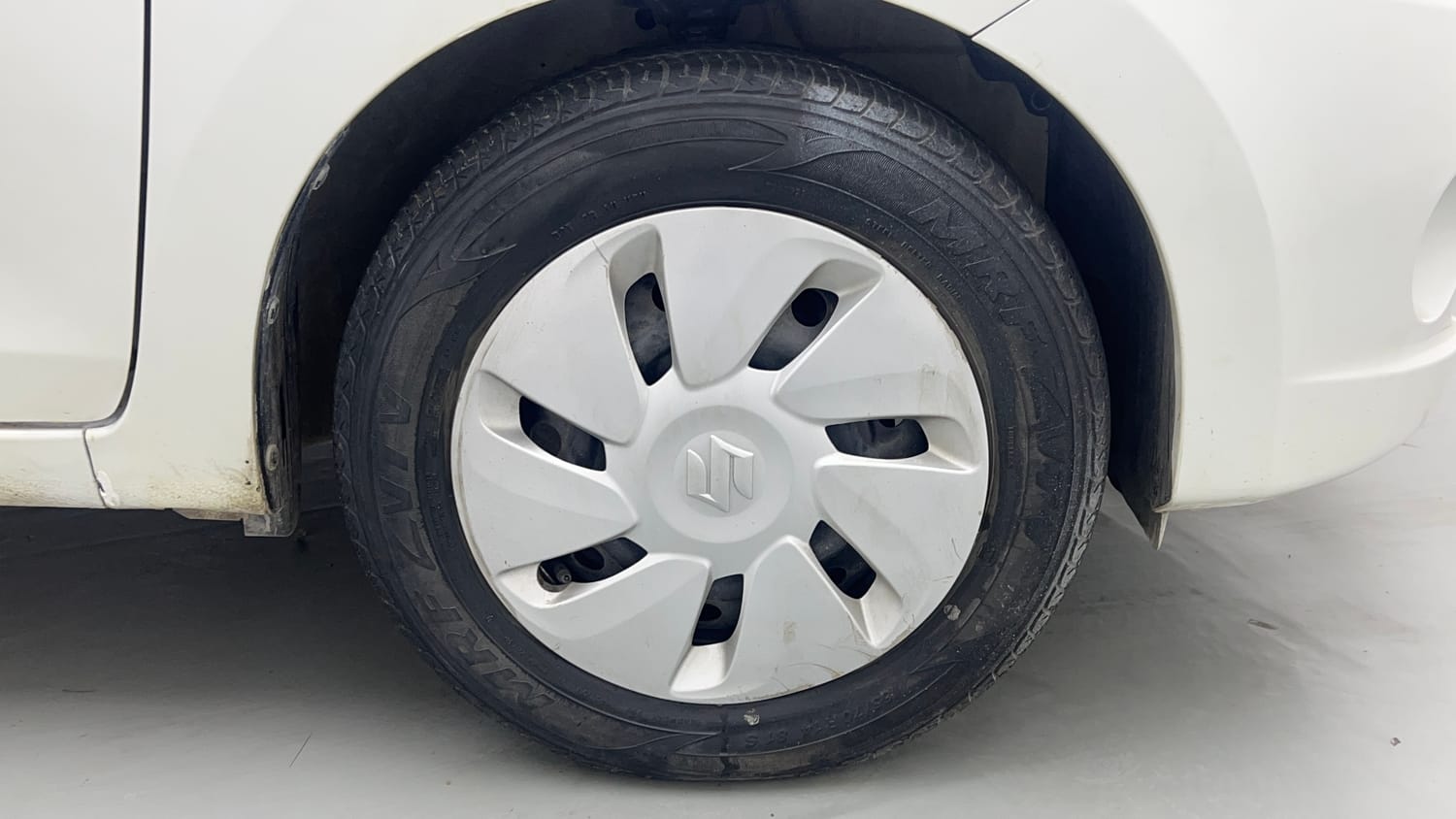 Used 2015 Maruti Suzuki Celerio VXi AMT Petrol Automatic tyres RIGHT FRONT TYRE RIM VIEW