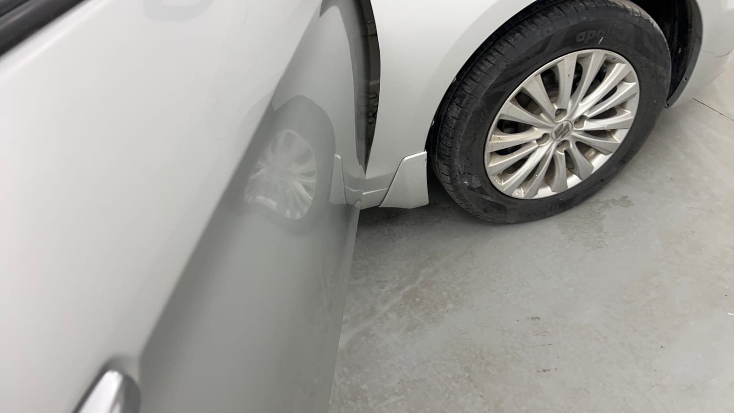 Used 2015 Maruti Suzuki Ciaz ZXi  AT Petrol Automatic dents MINOR SCRATCH