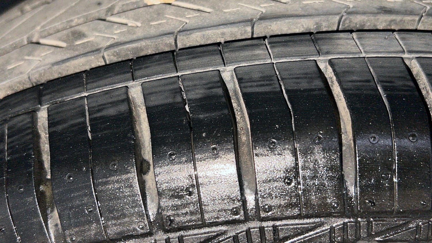 Used 2016 Hyundai Elite i20 Sportz 1.2 Petrol Manual tyres LEFT FRONT TYRE TREAD VIEW