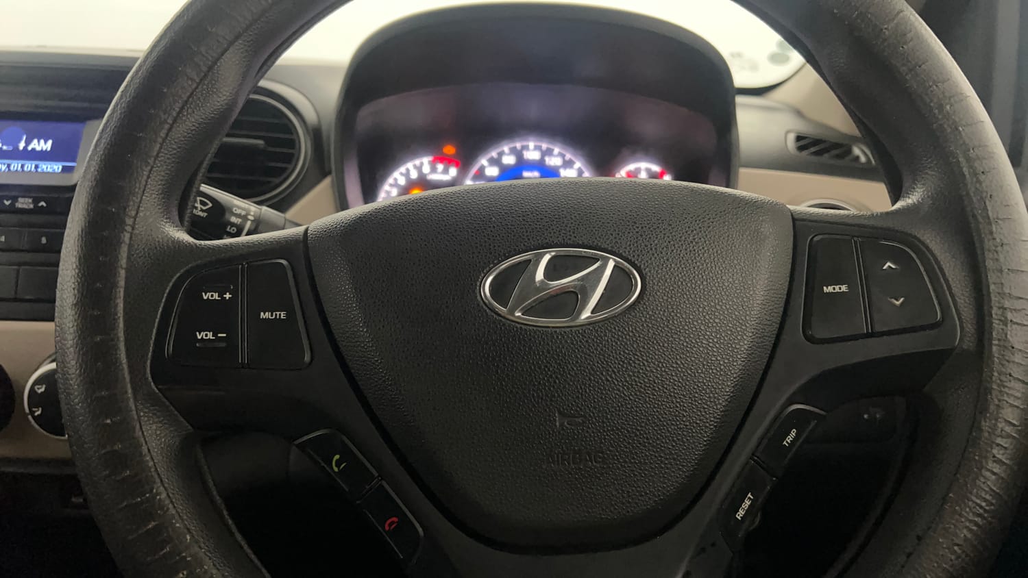 Used 2018 Hyundai Grand i10 Magna 1.2 Kappa VTVT Petrol Manual top_features Steering mounted controls