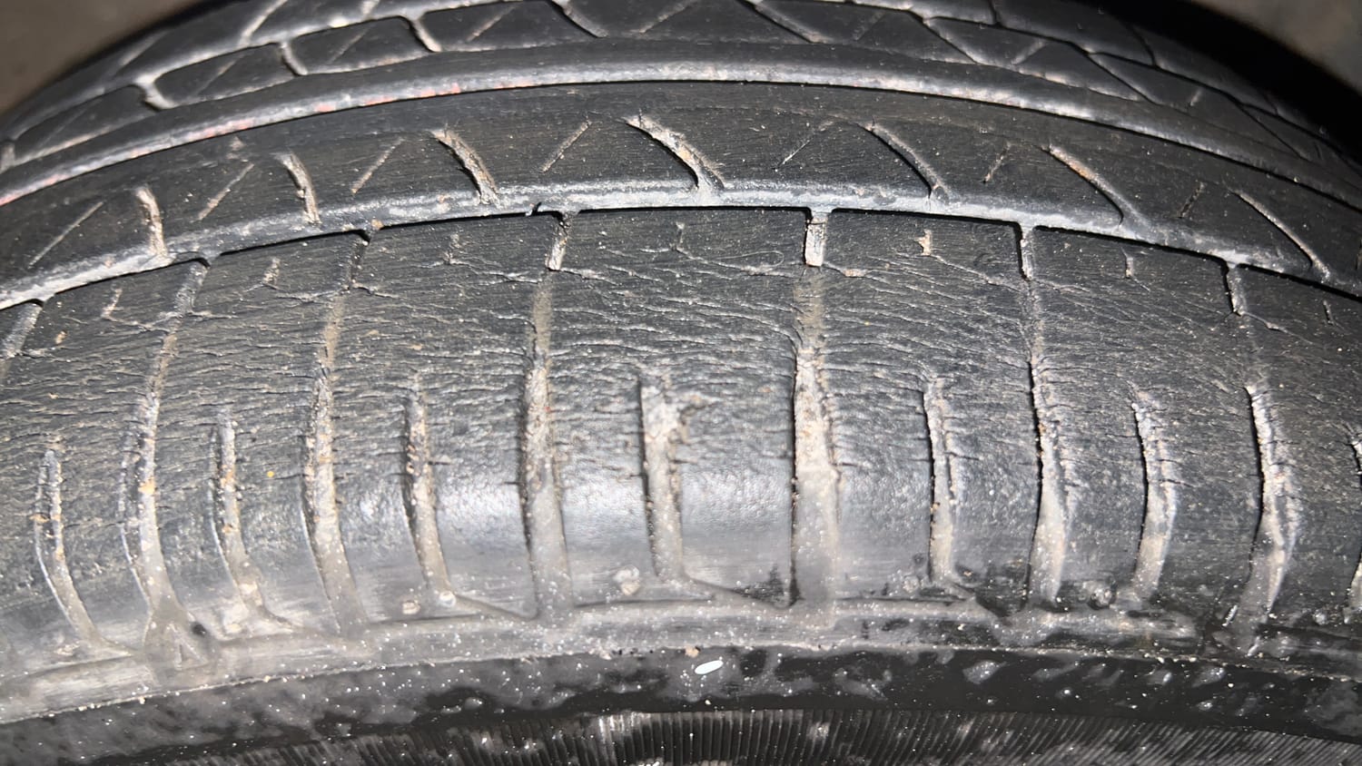 Used 2013 Maruti Suzuki Wagon R VXI Petrol Manual tyres RIGHT FRONT TYRE TREAD VIEW