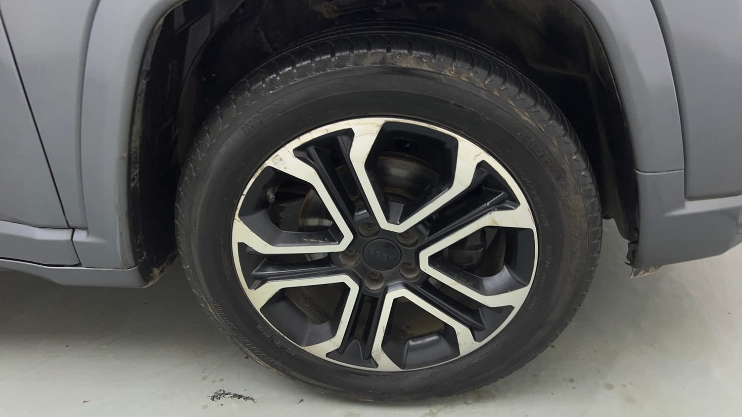Used 2021 Jeep Compass Model S (O) 1.4 Petrol DCT Petrol Automatic tyres RIGHT FRONT TYRE RIM VIEW