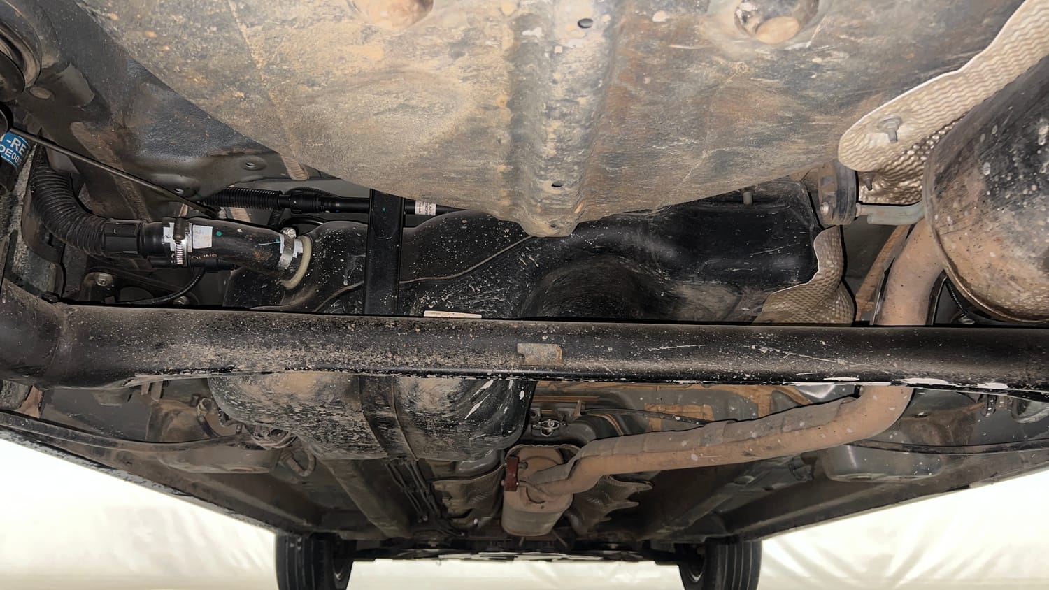 Used 2022 Mahindra XUV 300 W8 (O) 1.2 Petrol Petrol Manual extra REAR UNDERBODY VIEW (TAKEN FROM REAR)