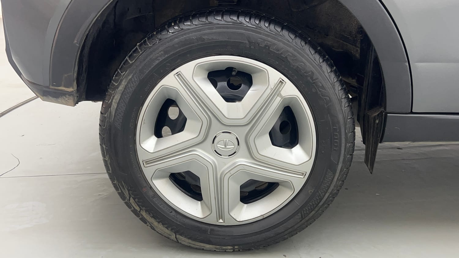 Used 2024 Tata Nexon XMA (S) Petrol Automatic tyres RIGHT REAR TYRE RIM VIEW