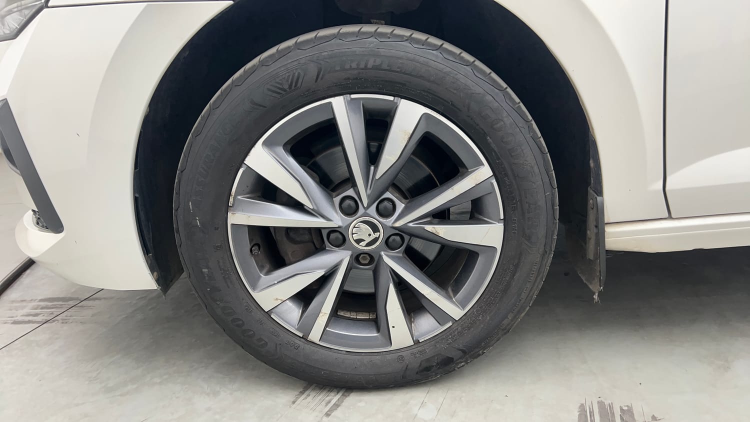 Used 2022 Skoda Slavia Style 1.0L TSI MT Petrol Manual tyres LEFT FRONT TYRE RIM VIEW