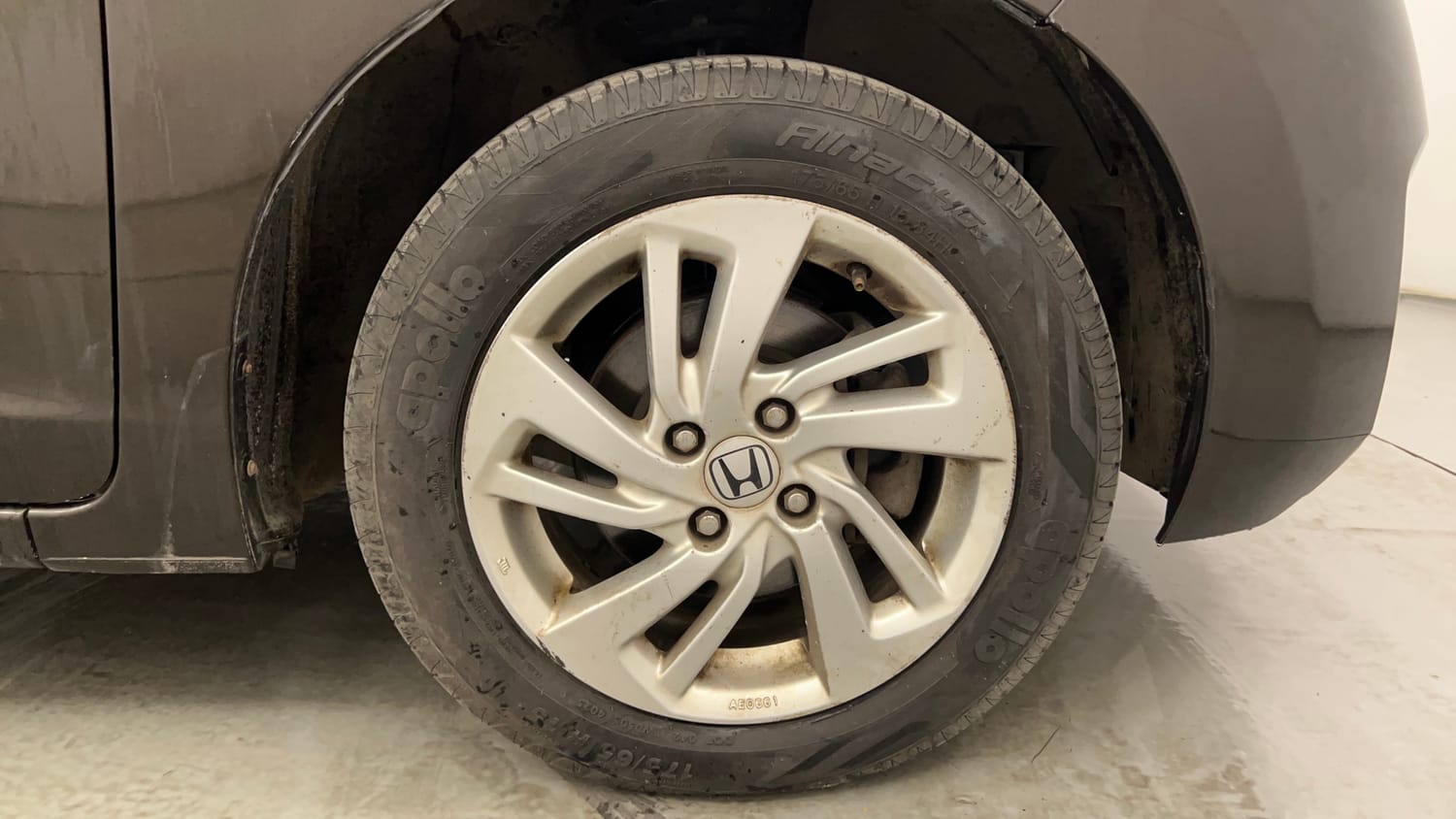 Used 2017 Honda Jazz V AT Petrol Petrol Automatic tyres RIGHT FRONT TYRE RIM VIEW