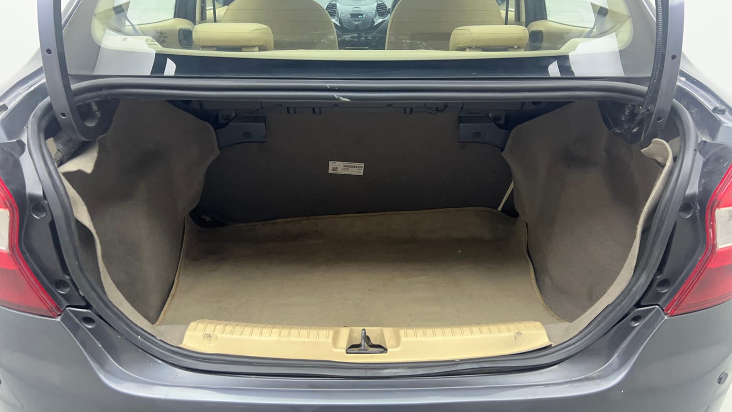 Used 2018 Ford Figo Aspire Titanium 1.2 Ti-VCT Petrol Manual interior DICKY INSIDE VIEW