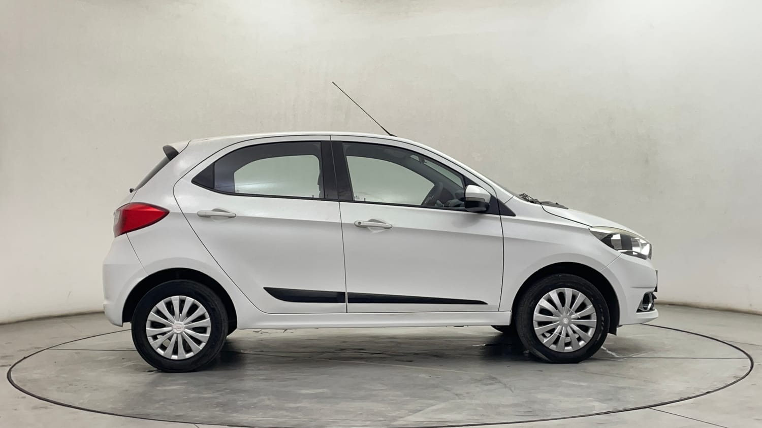 Used 2019 Tata Tiago Revotron XZ Petrol Manual exterior RIGHT SIDE VIEW
