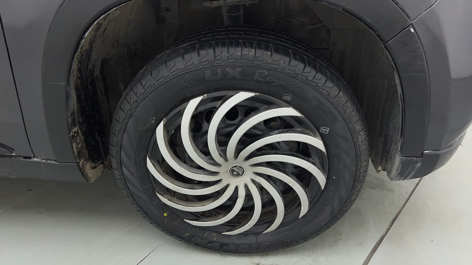 Used 2022 maruti-suzuki Vitara Brezza VXi Petrol Manual tyres RIGHT FRONT TYRE RIM VIEW